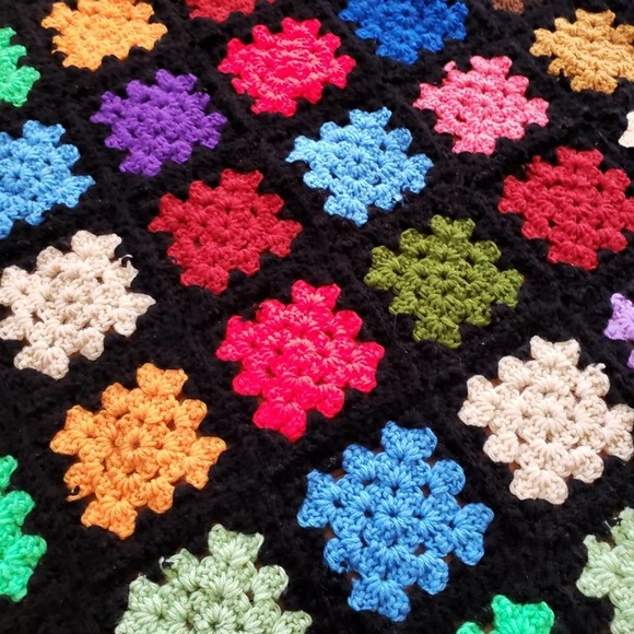 Vintage Afghan / Crochet Blanket / Granny Square - Picture 3 of 4